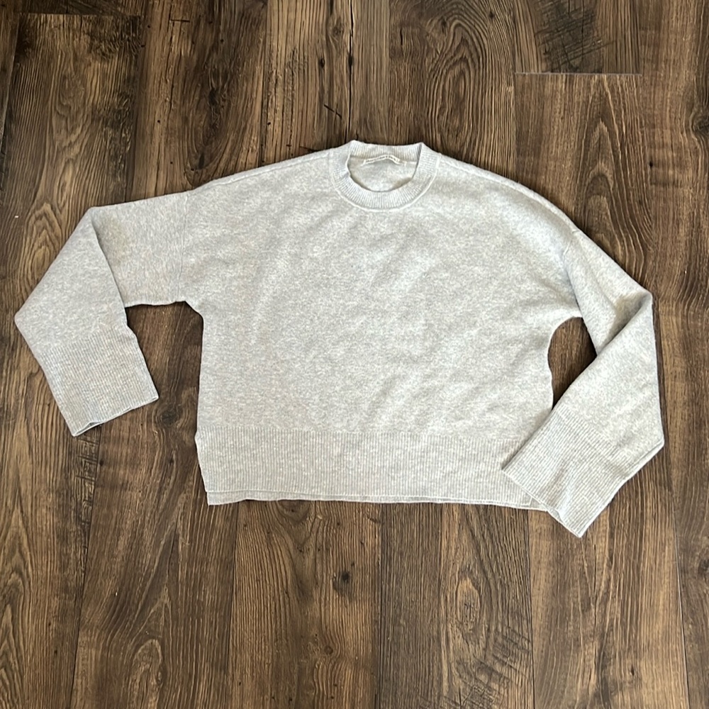 ABERCROMBIE SWEATER SUPER SOFT CREW NECK WITH SLIT RIBBED HEM